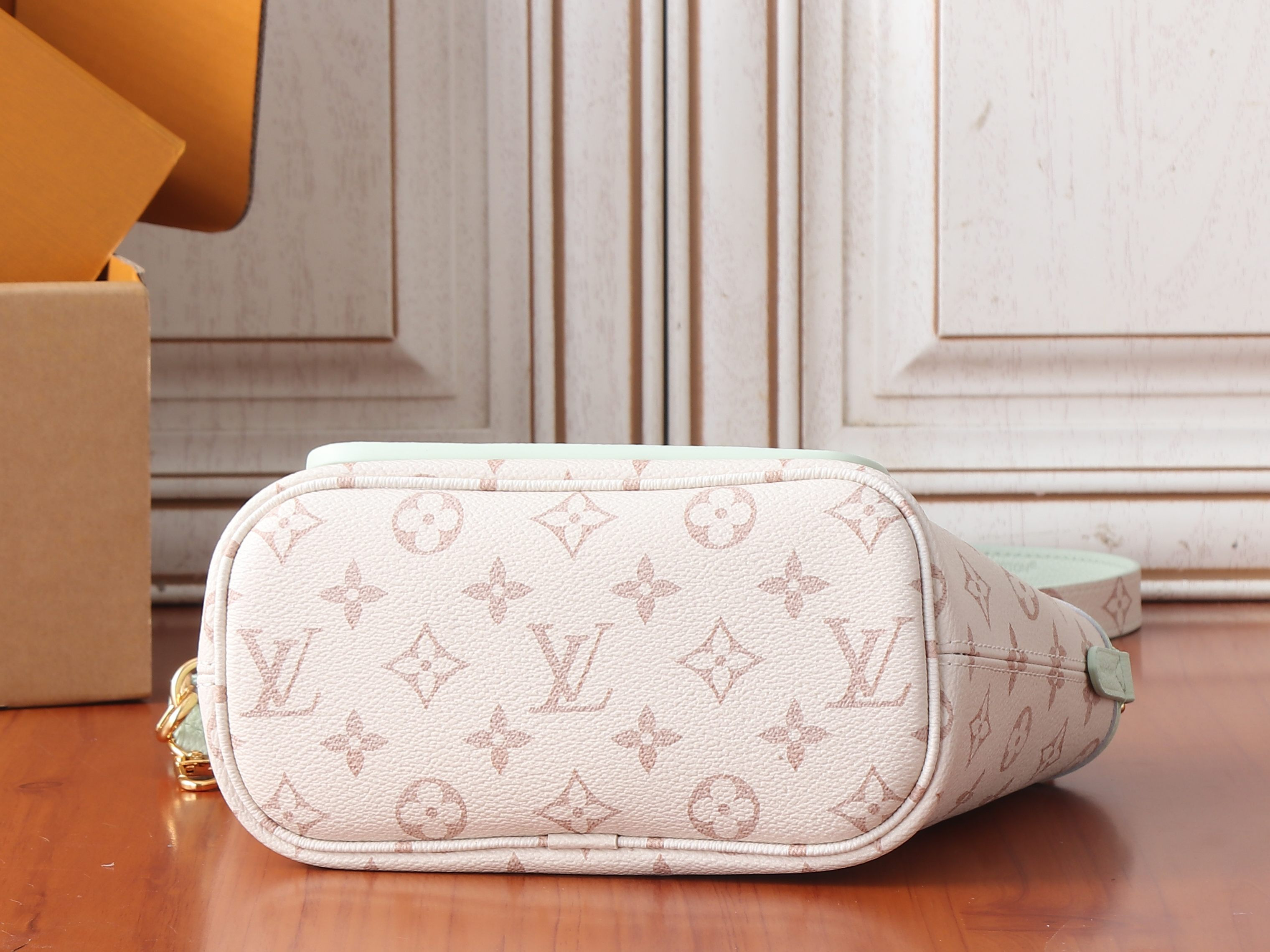 LV Neverfull Inside Out BB M2A465 26.5x16.5x11cm
