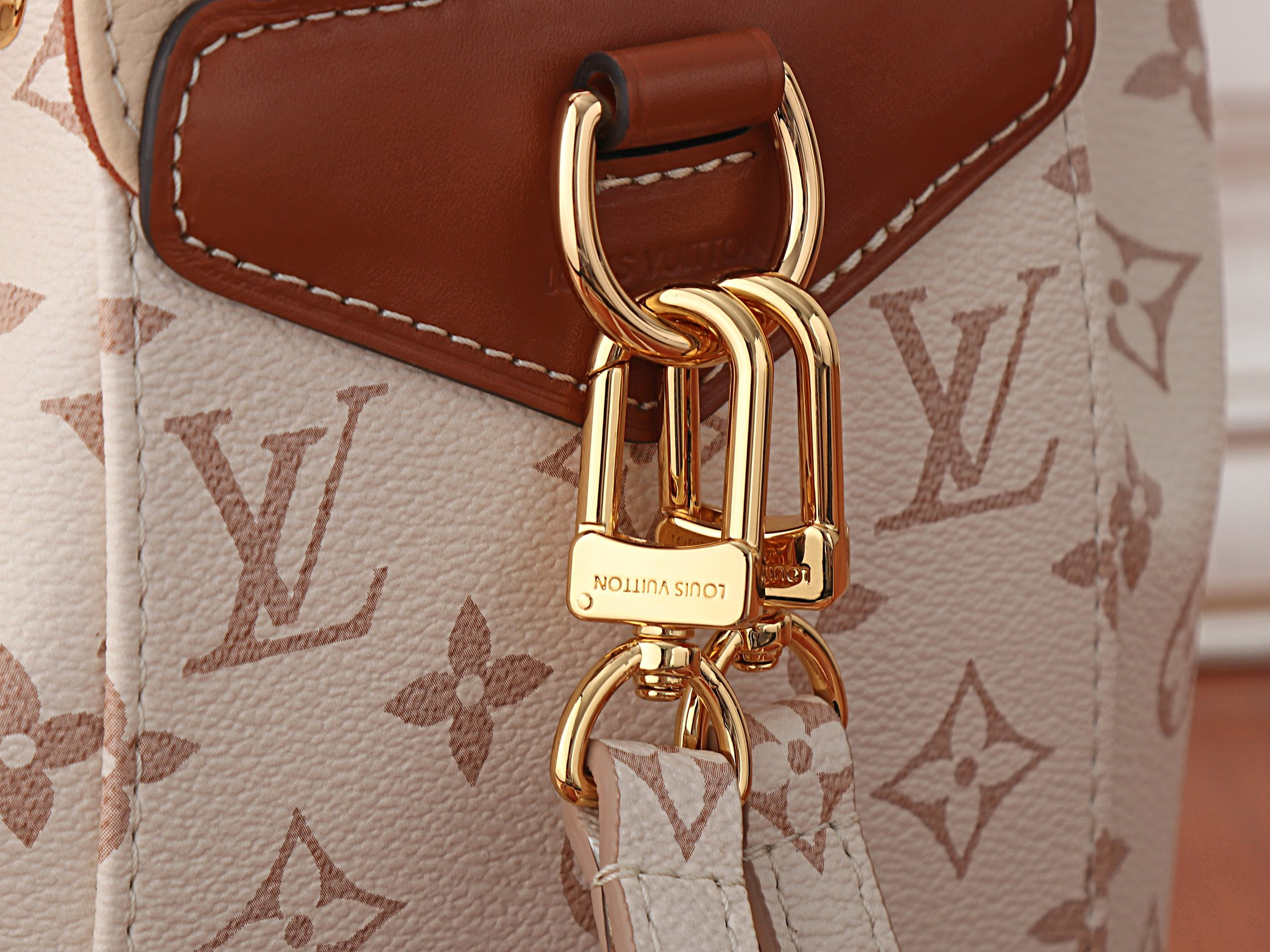 LV Montsouris Mini M2A079 24x25x12cm
