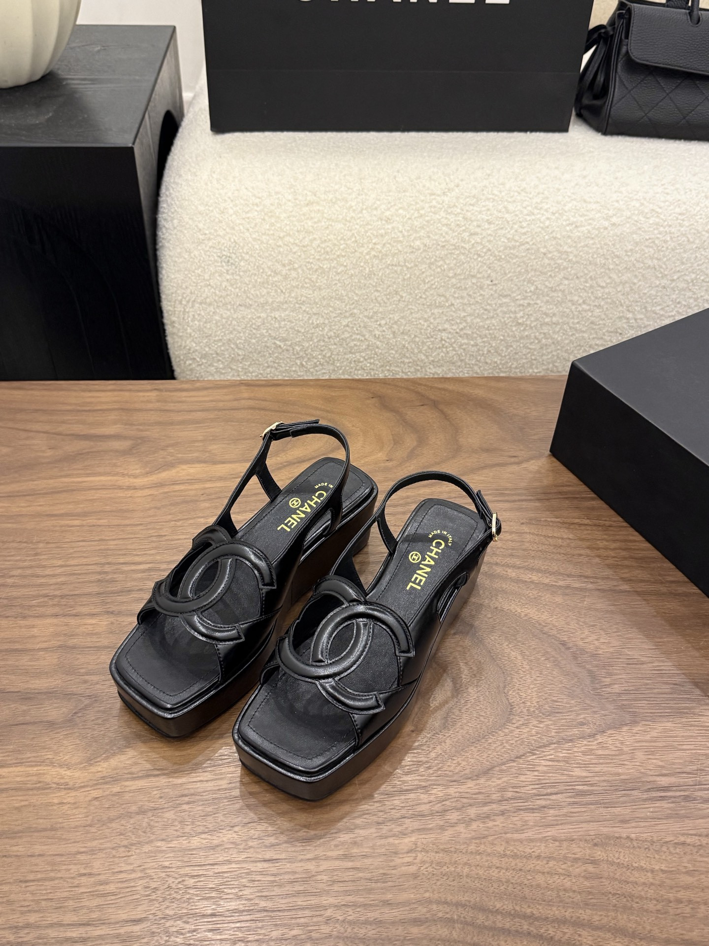 ua Ch*el sandals 5cm heel