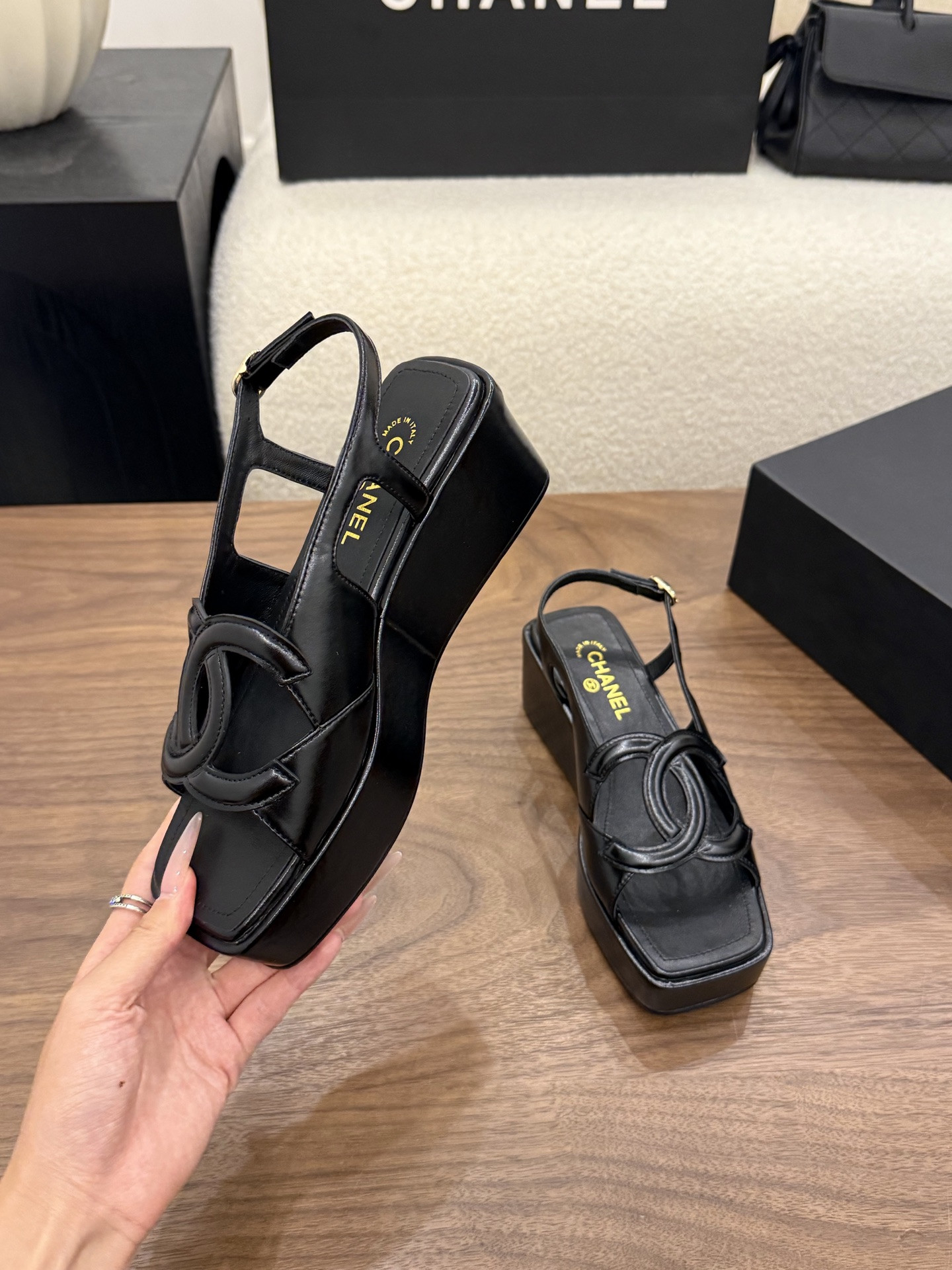 ua Ch*el sandals 5cm heel