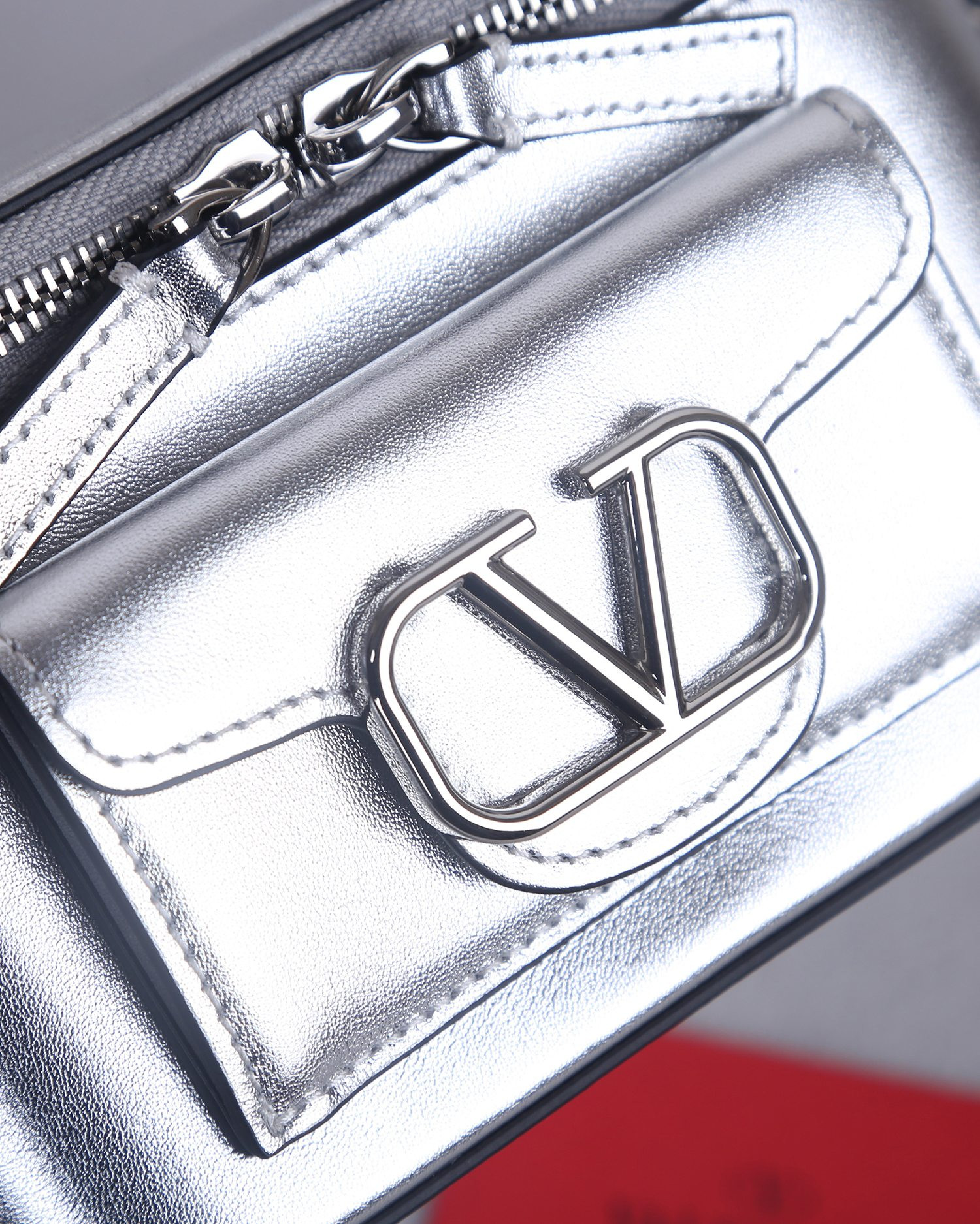 Va1e*ntin0 garavani locò metallic bag 16.5x10x7.5cm