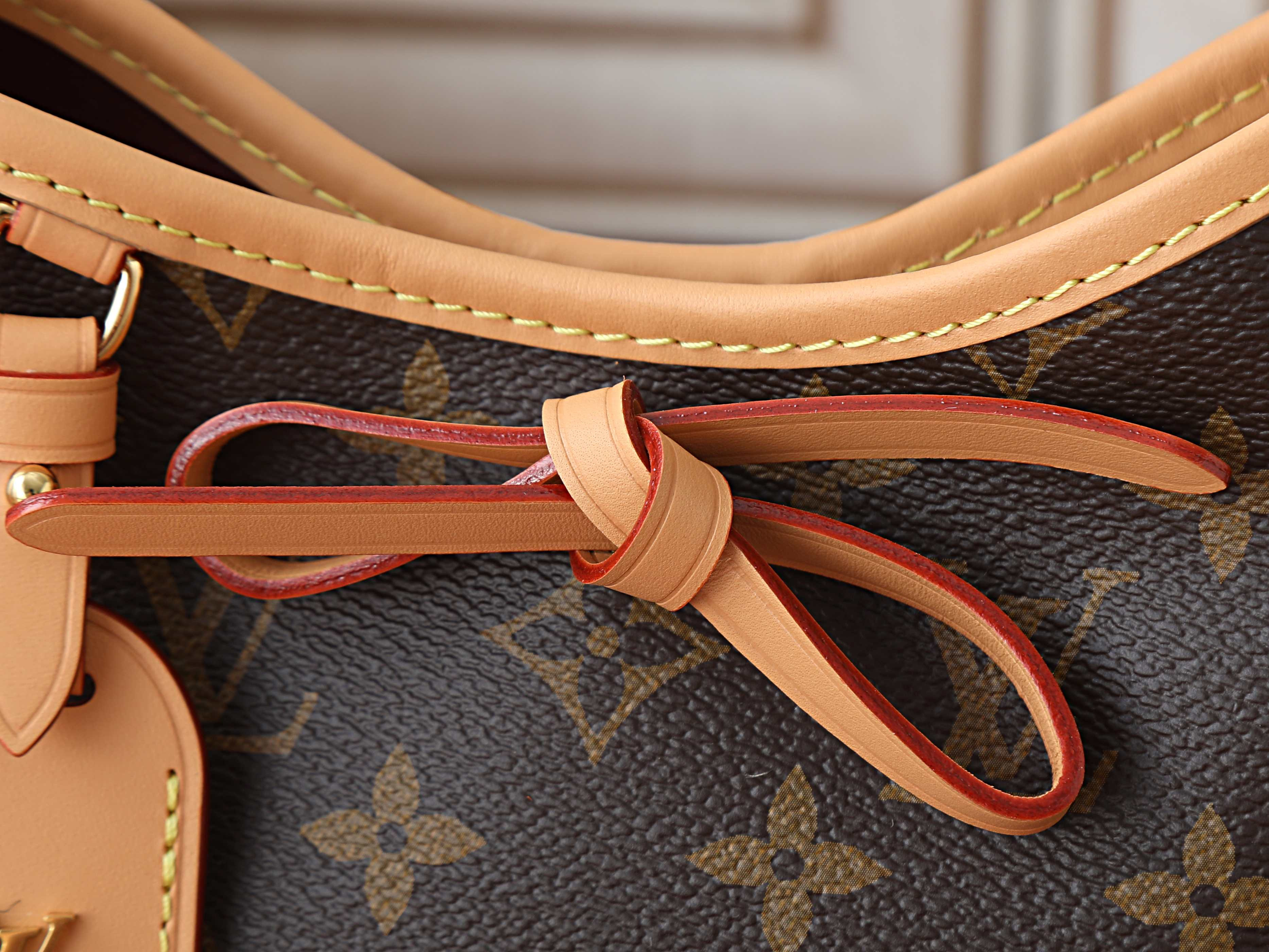 LV Nano CarryAll M2A711 16x15x9.5cm