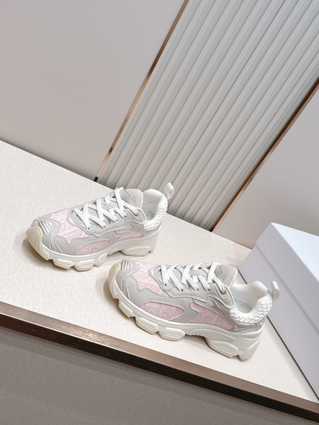 ua D*or vibe sneakers