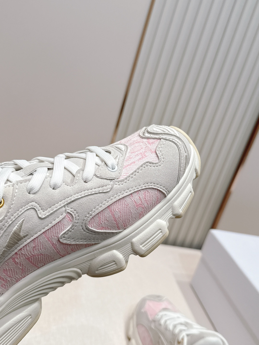 ua D*or vibe sneakers