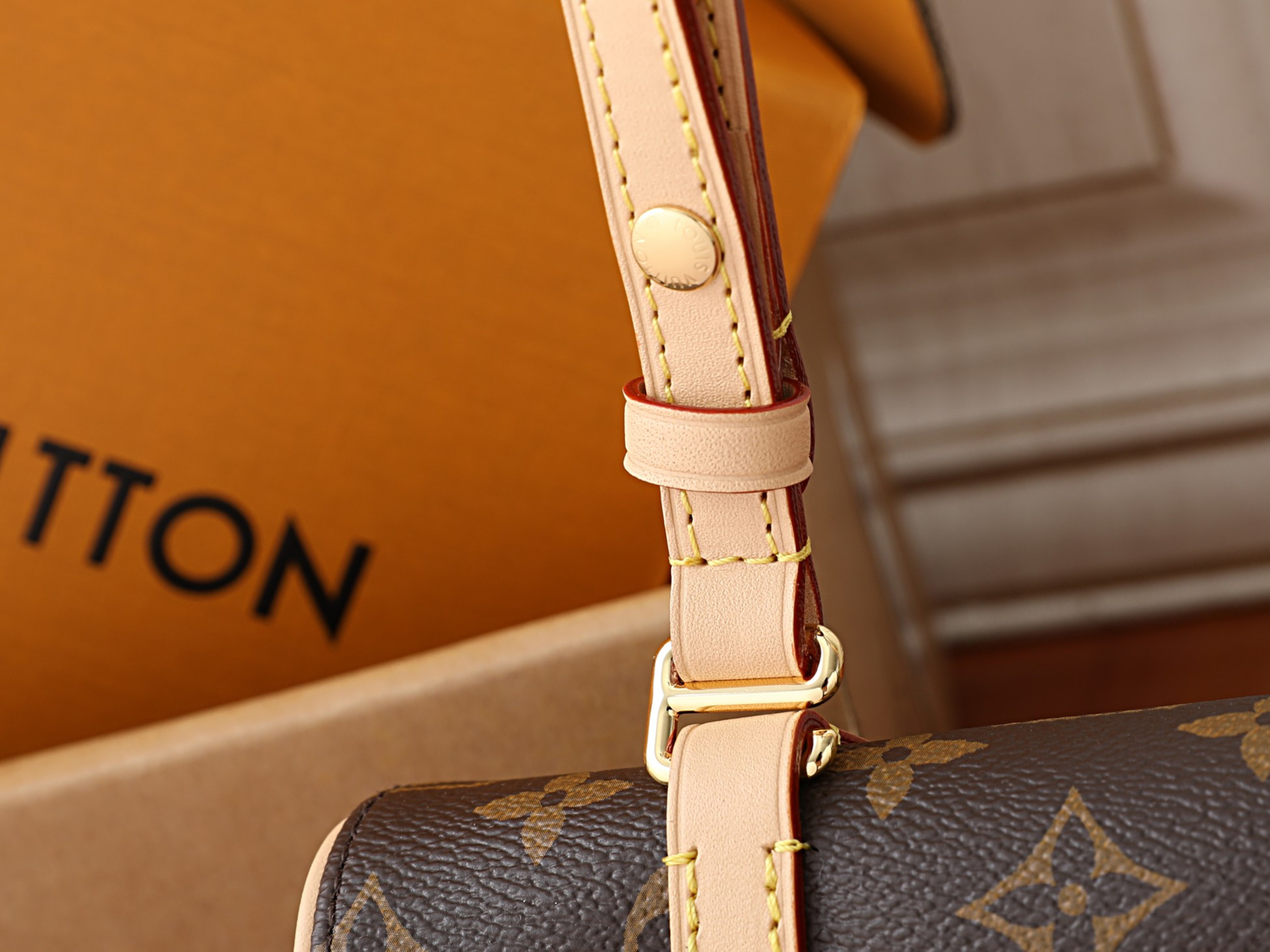 LV Marelle M28613 28 x 15.5 x 7 cm