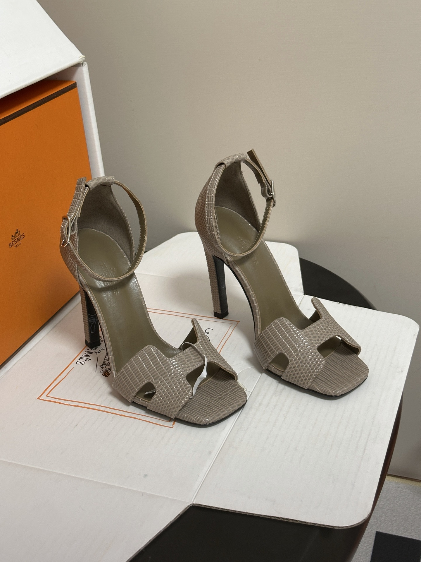 ua H**mes joy 105 sandal