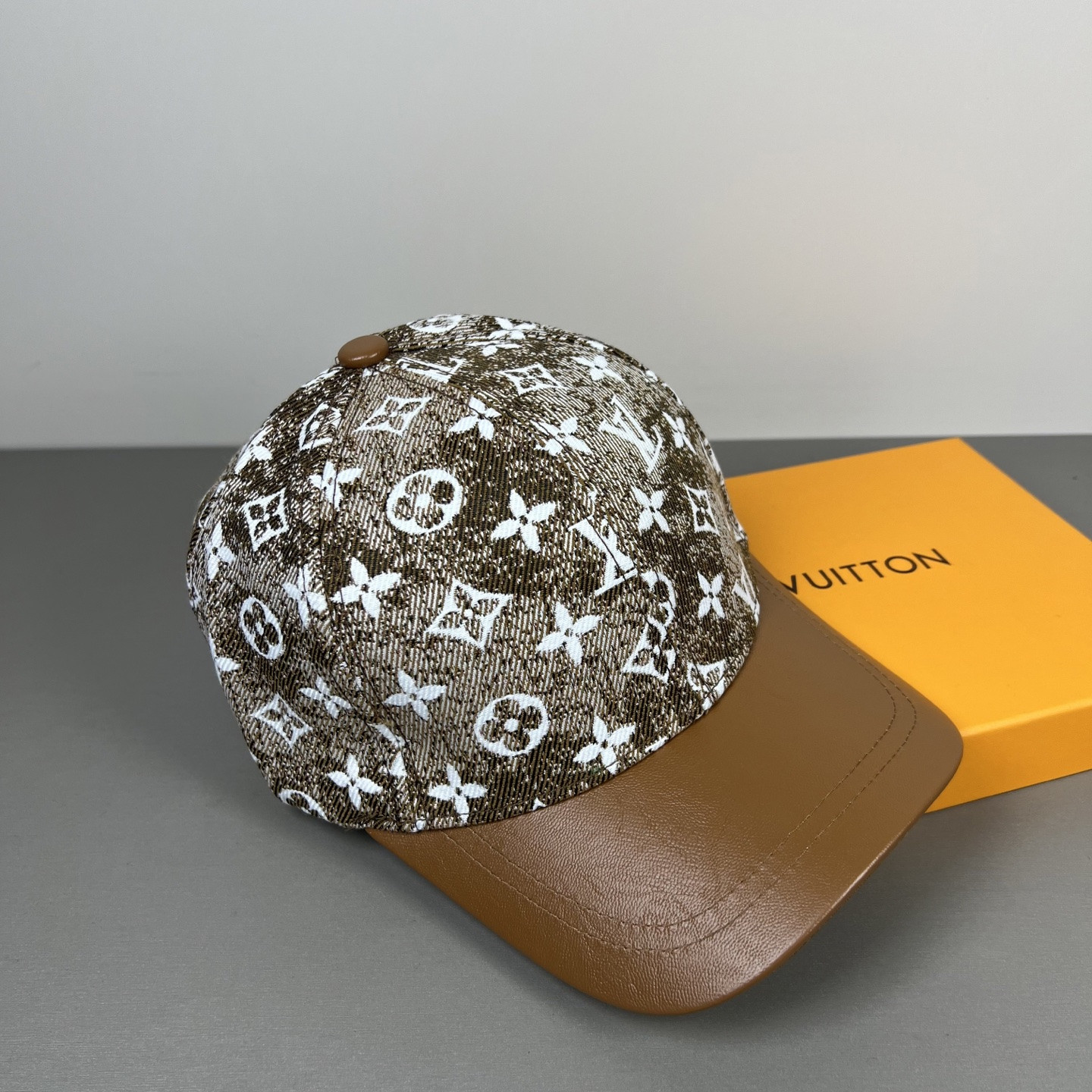 l0*is V*t0n baseball cap