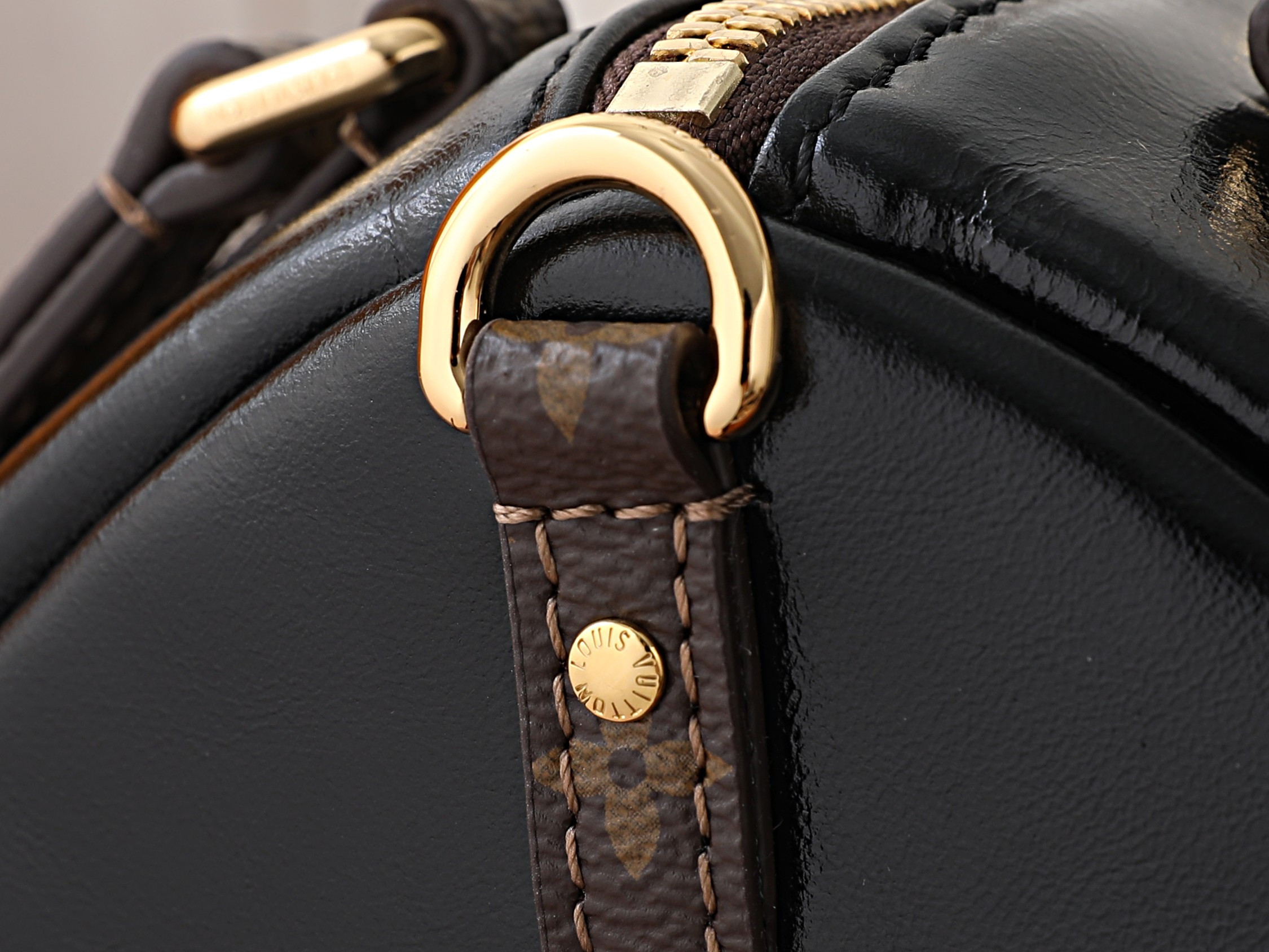 LV Express MM M2B149 36 x 24 x 18.5 cm