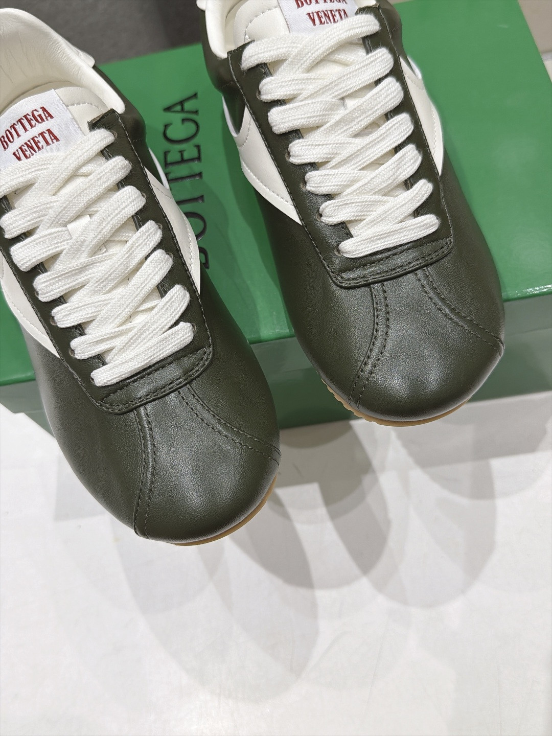 ua bo*te*ga Ve*ne*ta shot sneaker