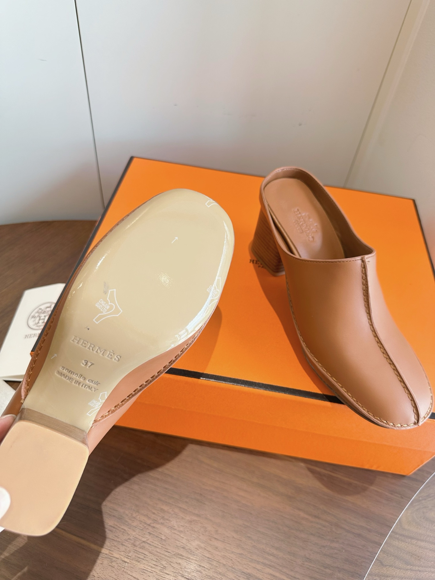 ua H**mes mystery mule