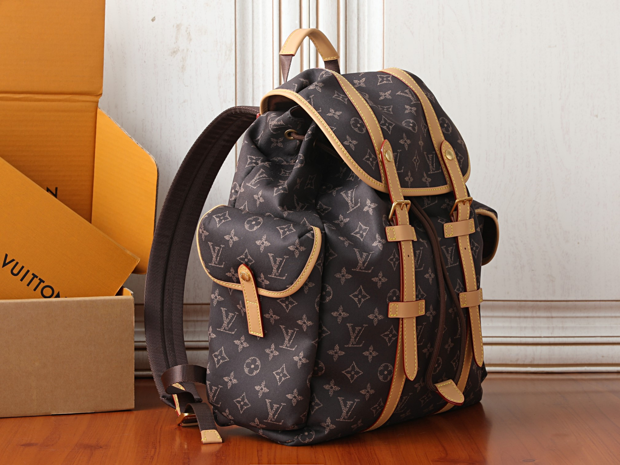 LV Christopher East West MM Silk Tech M2A423 51 x 44 x 26 cm