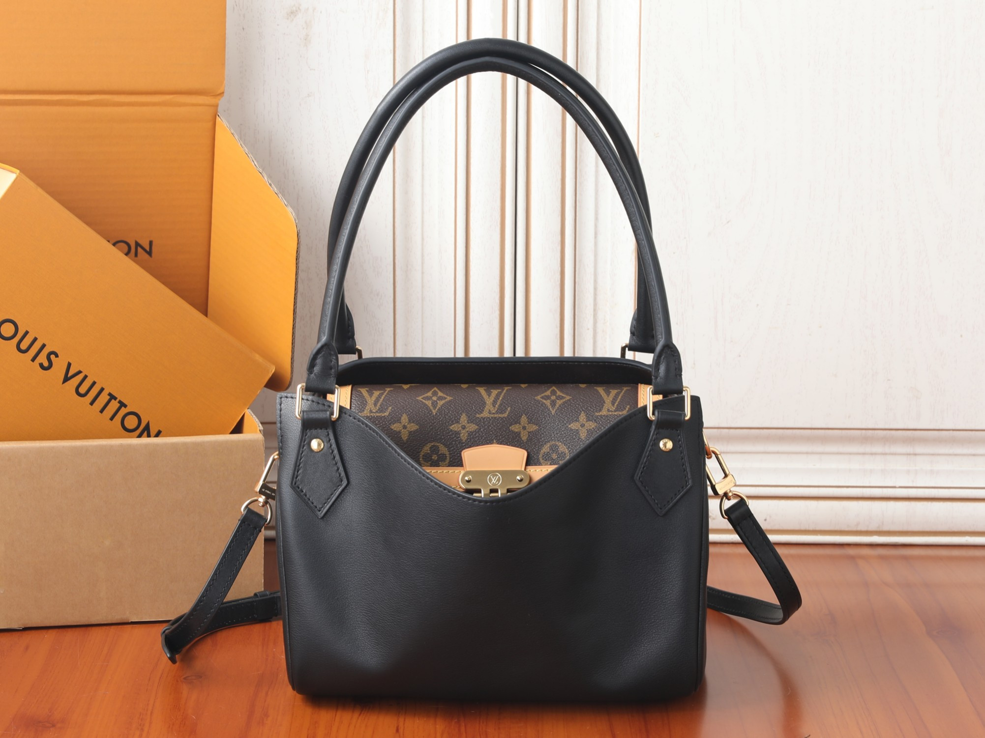 LV Speedpocket Bag M3A221 26 x 19 x 16 cm