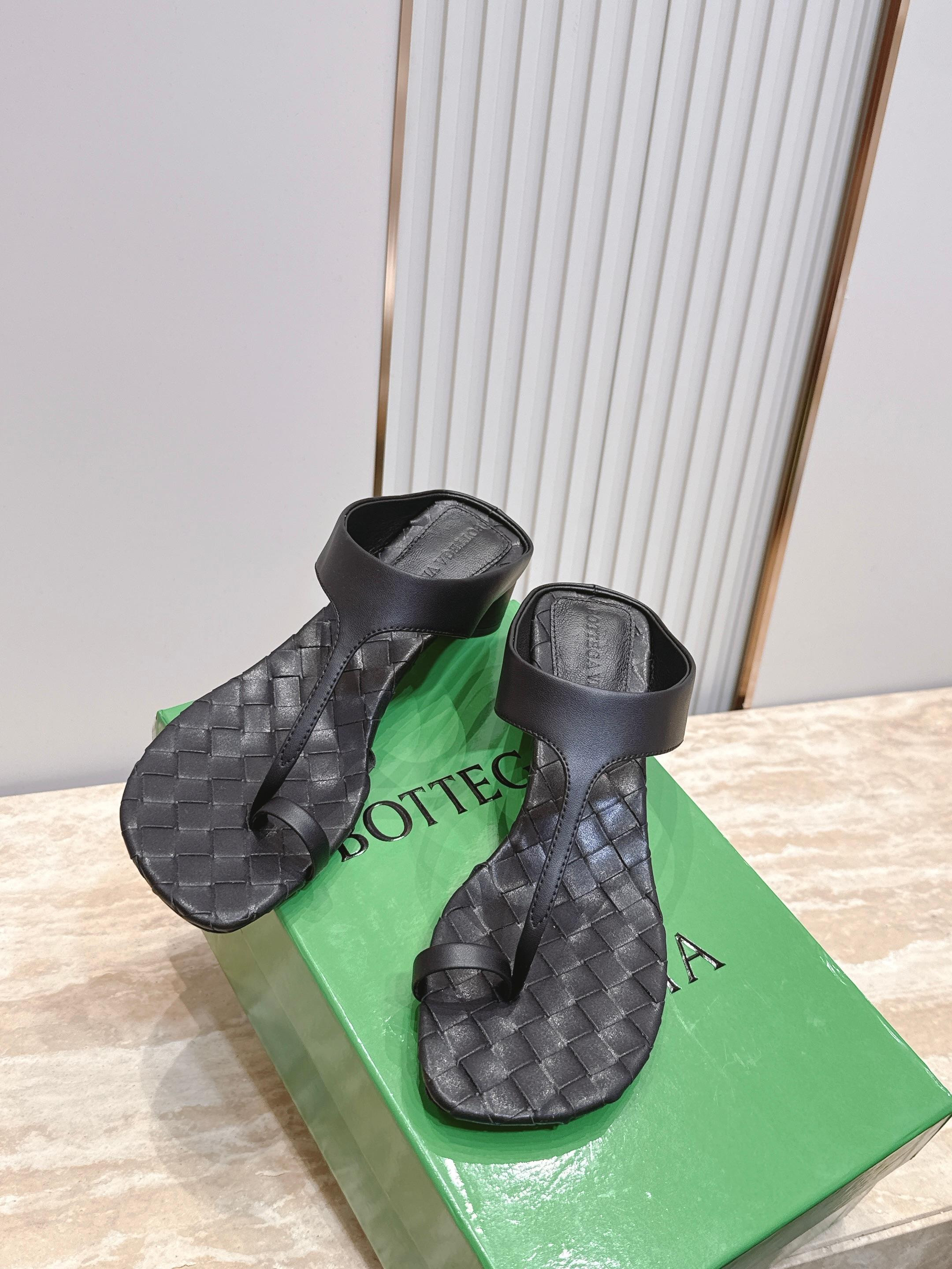 ua bo*te*ga Ve*ne*ta livia thong 4cm heel