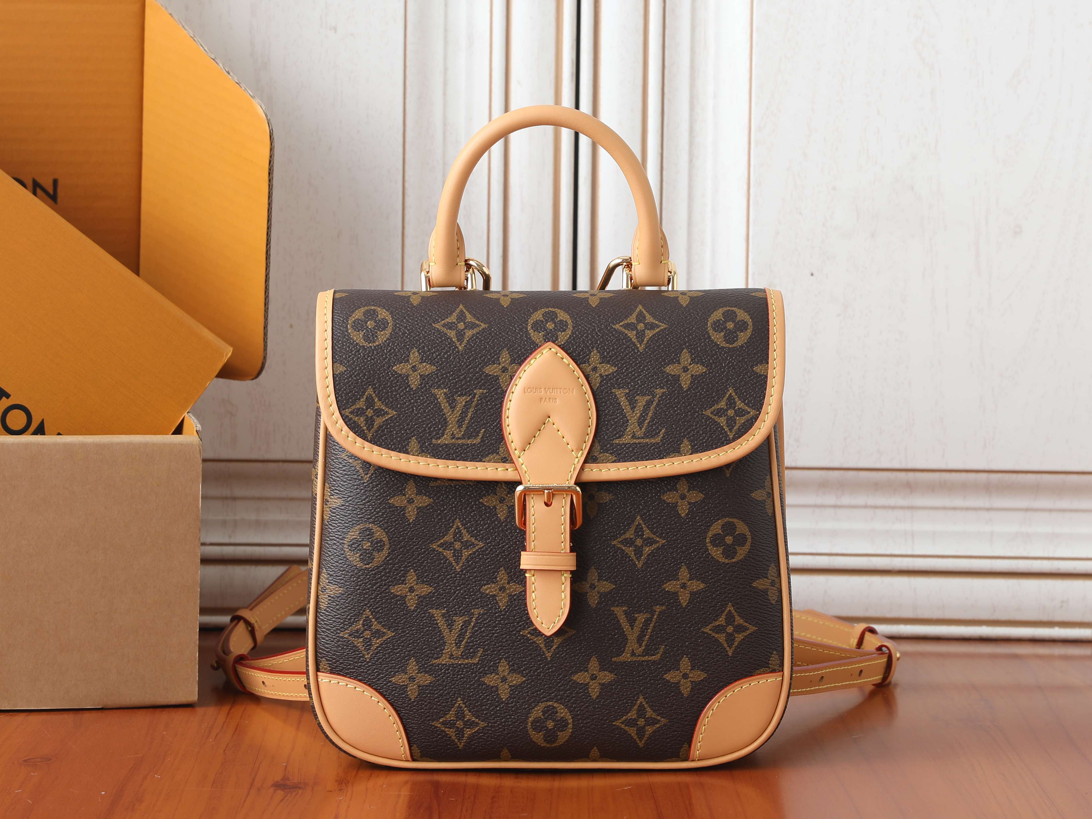 LV Diane Backpack PM M29766 21 x 21.5 x 9 cm