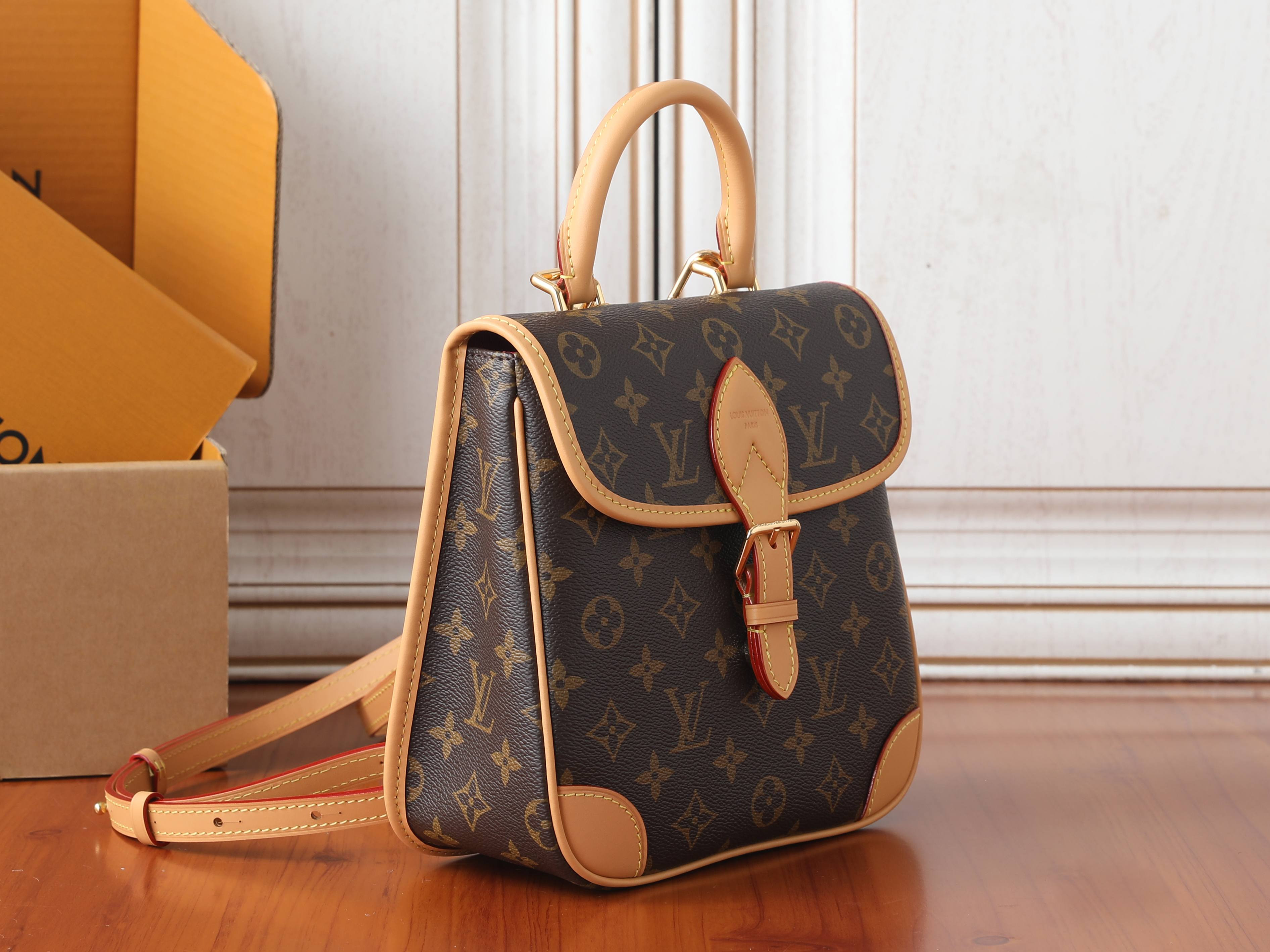 LV Diane Backpack PM M29766 21 x 21.5 x 9 cm